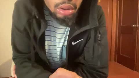 Snapshot of outofhisleague_ chatting on March 1, 10:01 pm outofhisleague_ online show from March 1, 10:01 pm