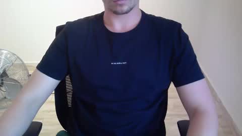 Snapshot of outroemail1807 chatting on January 14, 6:57 pm outroemail1807 online show from January 14, 6:57 pm