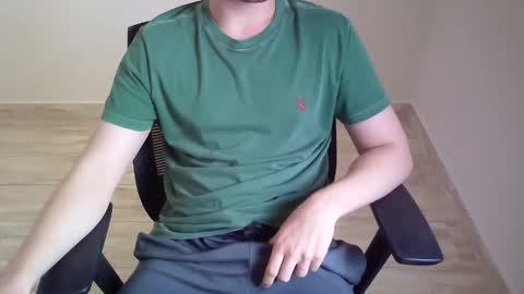 Snapshot of outroemail1807 chatting on February 19, 3:52 pm outroemail1807 online show from February 19, 3:52 pm