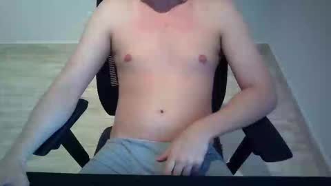 Snapshot of outroemail1807 chatting on February 20, 6:19 pm outroemail1807 online show from February 20, 6:19 pm