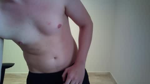 Snapshot of outroemail1807 chatting on February 28, 8:32 pm outroemail1807 online show from February 28, 8:32 pm