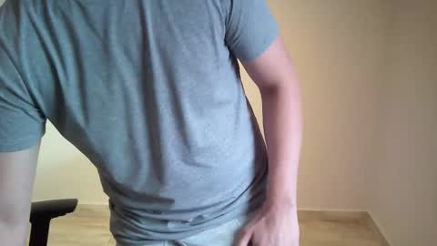 Snapshot of outroemail1807 chatting on March 12, 8:26 pm outroemail1807 online show from March 12, 8:26 pm