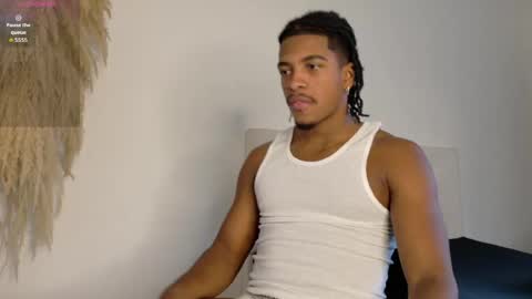 Snapshot of owen_222 chatting on May 8, 10:37 pm Owen online show from May 8, 10:37 pm