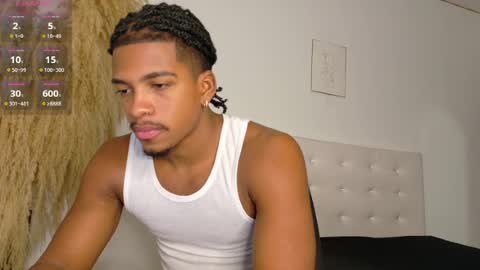Snapshot of owen_222 chatting on May 27, 5:59 am Owen online show from May 27, 5:59 am