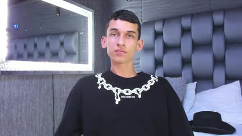 owen_stone1 online show from February 20, 5:12 am