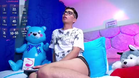 Owen  Independent model  online show from February 13, 6:09 am