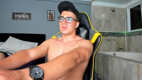 Owen online show from January 8, 1:32 am