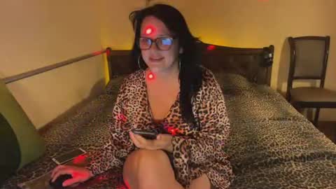 OxiXLove online show from August 4, 9:50 pm