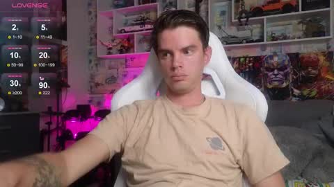 Snapshot of oxmikexo chatting on October 12, 12:15 pm Mike online show from October 12, 12:15 pm