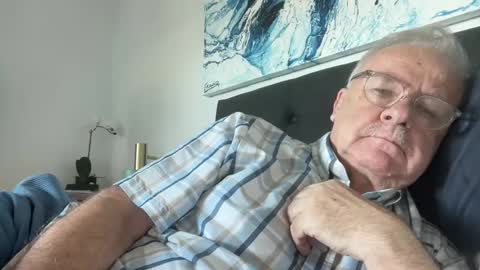 Snapshot of ozhairybearxxxx chatting on December 10, 1:32 am ozhairybearxxxx online show from December 10, 1:32 am