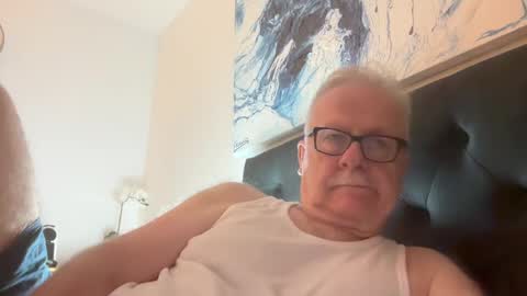 Snapshot of ozhairybearxxxx chatting on December 17, 11:28 am ozhairybearxxxx online show from December 17, 11:28 am