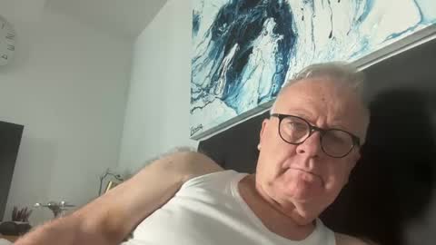 Snapshot of ozhairybearxxxx chatting on December 26, 10:41 pm ozhairybearxxxx online show from December 26, 10:41 pm