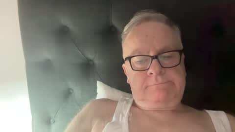 Snapshot of ozhairybearxxxx chatting on March 3, 11:11 am ozhairybearxxxx online show from March 3, 11:11 am