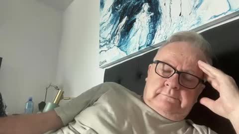 Snapshot of ozhairybearxxxx chatting on March 9, 12:53 am ozhairybearxxxx online show from March 9, 12:53 am