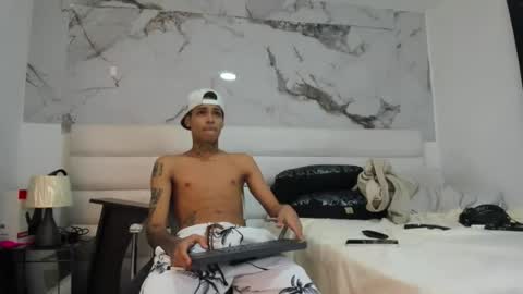ozuna_hot_ online show from July 2, 11:38 am