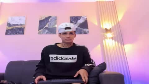 ozuna_hot_ online show from July 4, 12:00 pm