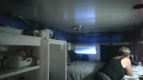 Snapshot of ozyfiredragons76 chatting on February 17, 7:26 am ozyfiredragons76 online show from February 17, 7:26 am