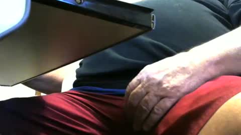 ozzienuts21153 online show from December 2, 8:52 am