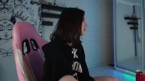 Alice online show from December 10, 3:33 pm