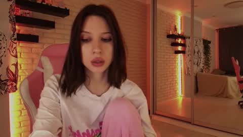 Alice online show from December 11, 5:59 pm