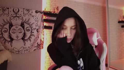 Alice online show from December 16, 2:27 pm