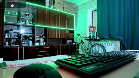 Ella online show from January 18, 2:02 pm