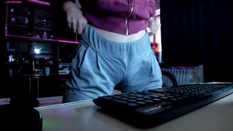 Ella online show from February 14, 10:07 am