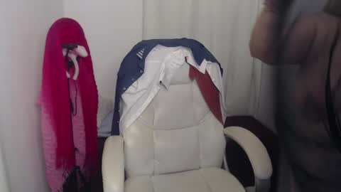 paiperhalliwey online show from January 11, 12:01 am