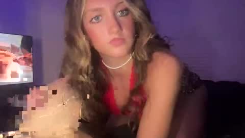 Snapshot of paisleyluvv chatting on January 11, 1:43 am Paisley online show from January 11, 1:43 am