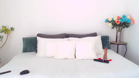 PAMEL ISSY online show from April 26, 7:17 am