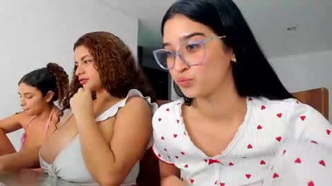 Snapshot of pamela_milleer chatting on January 6, 6:14 am pamela_milleer online show from January 6, 6:14 am