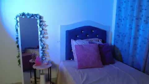 pamella_pretty_ online show from July 3, 6:31 am