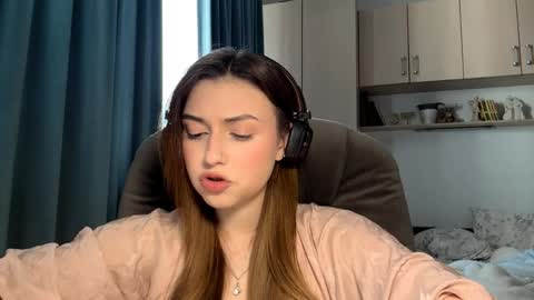 Lia online show from June 3, 2:33 pm
