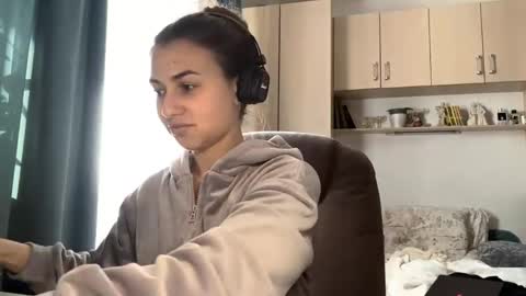 Lia online show from June 5, 2:34 pm