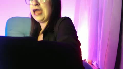 Carolinesworldx online show from February 27, 2:21 am