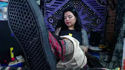 Snapshot of pandoragoddess chatting on April 18, 4:27 am online show from April 18, 4:27 am