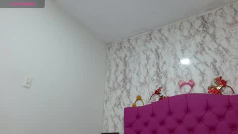 Snapshot of pantera_white chatting on April 11, 8:02 pm pantera_white online show from April 11, 8:02 pm