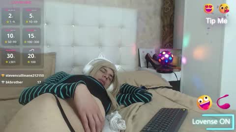 Snapshot of pantera_white chatting on May 11, 4:04 pm pantera_white online show from May 11, 4:04 pm