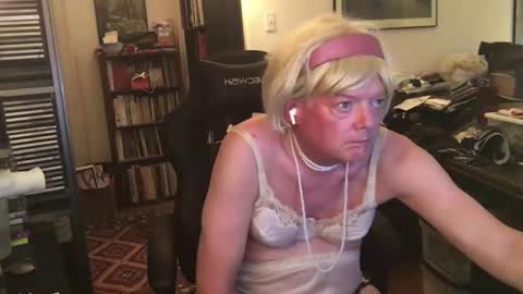 Snapshot of pantyvloletlace chatting on February 7, 6:24 am Pantyvioletlace online show from February 7, 6:24 am