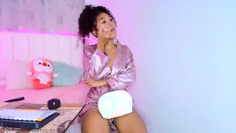 pao_salazar online show from September 15, 8:31 pm