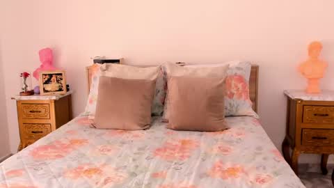 Snapshot of paola_sanchez1 chatting on January 2, 2:35 pm Paola online show from January 2, 2:35 pm