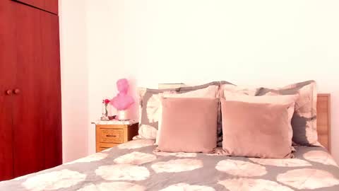 Snapshot of paola_sanchez1 chatting on February 10, 1:55 pm Paola online show from February 10, 1:55 pm