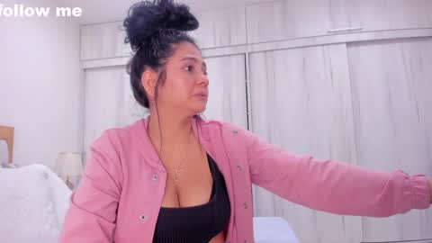 Snapshot of paolaa_rodriguez chatting on February 1, 6:51 pm Paola  online show from February 1, 6:51 pm