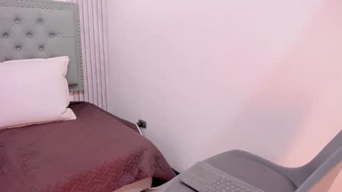    online show from January 26, 3:25 pm