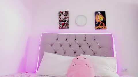 paola online show from December 16, 6:49 pm