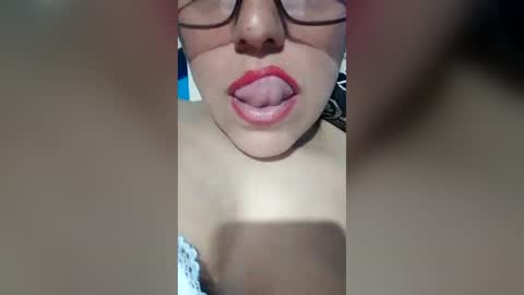 paolaflores25 online show from August 9, 5:23 am