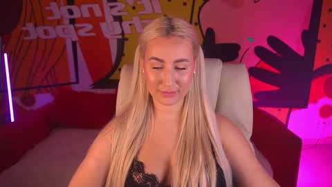 Lia online show from March 4, 2:45 pm