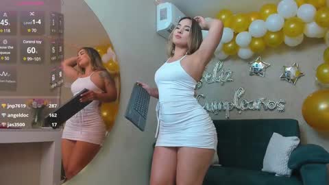 paolarey_ online show from February 5, 7:53 pm