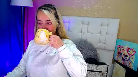 paolasaieeh online show from February 10, 10:58 pm