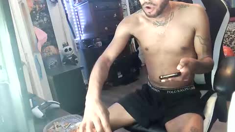 Snapshot of papian0 chatting on November 25, 10:54 pm papian0 online show from November 25, 10:54 pm